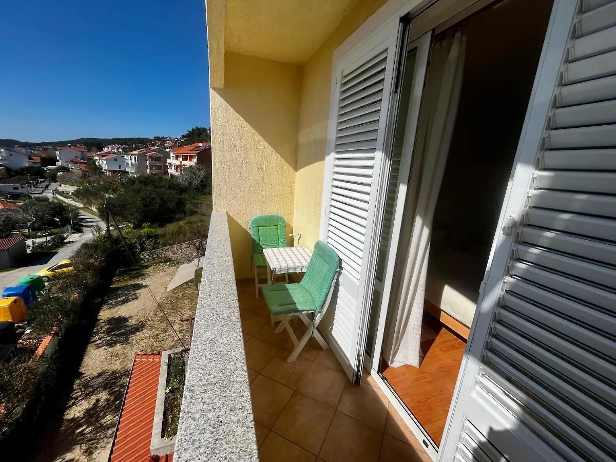 Apartments Maricic Banjol 0*,