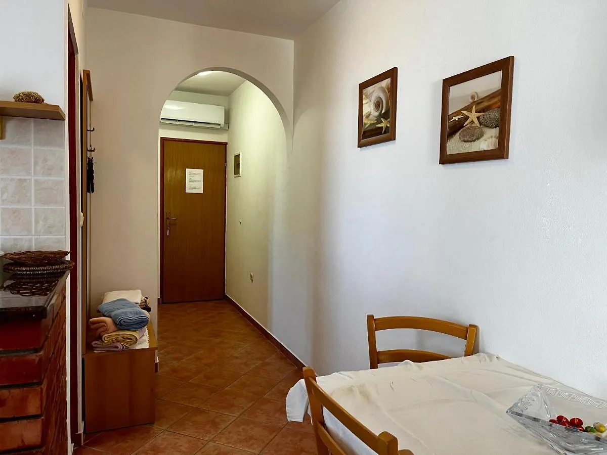 Apartments Maricic Banjol