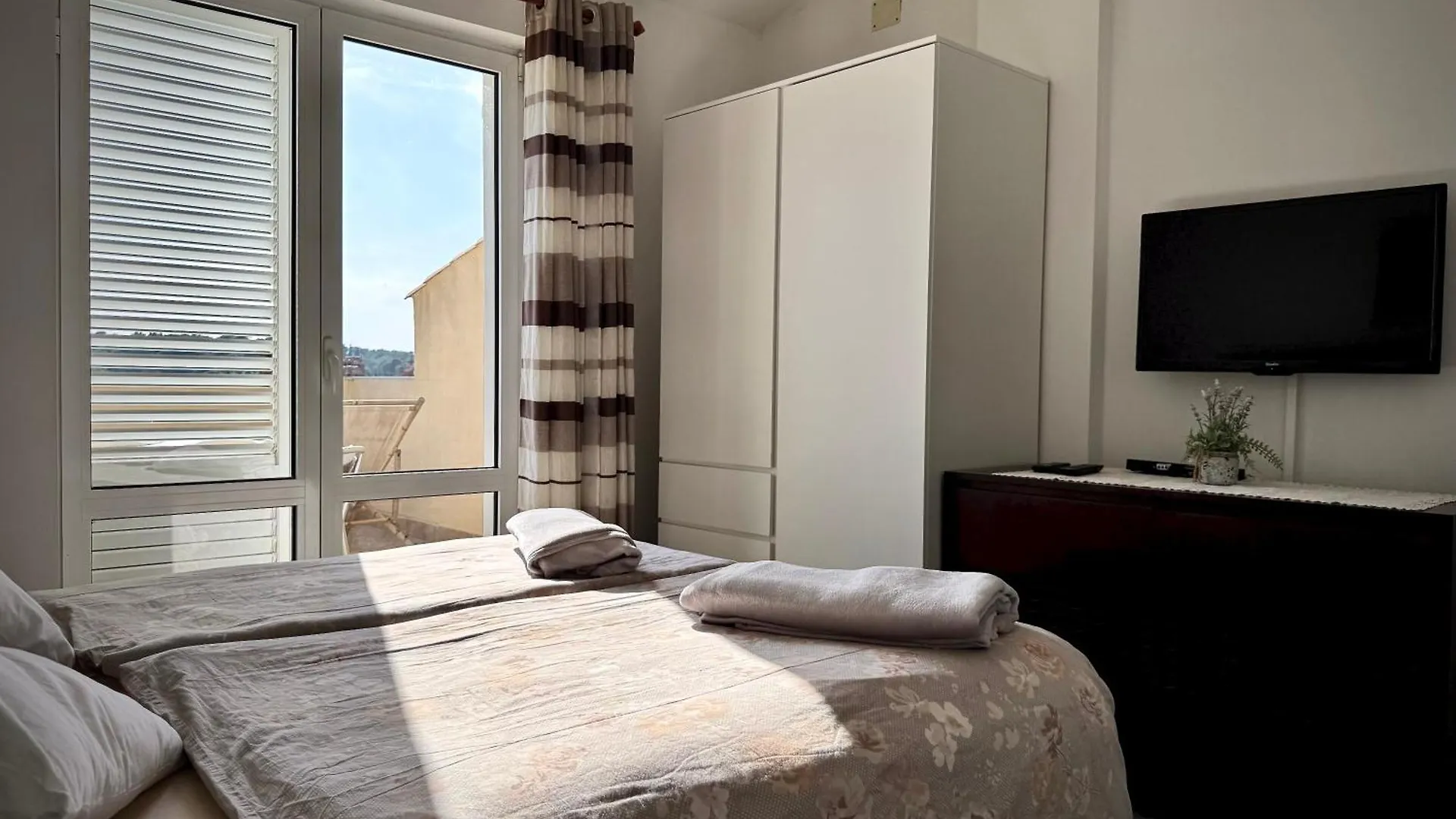 Apartments Maricic Banjol